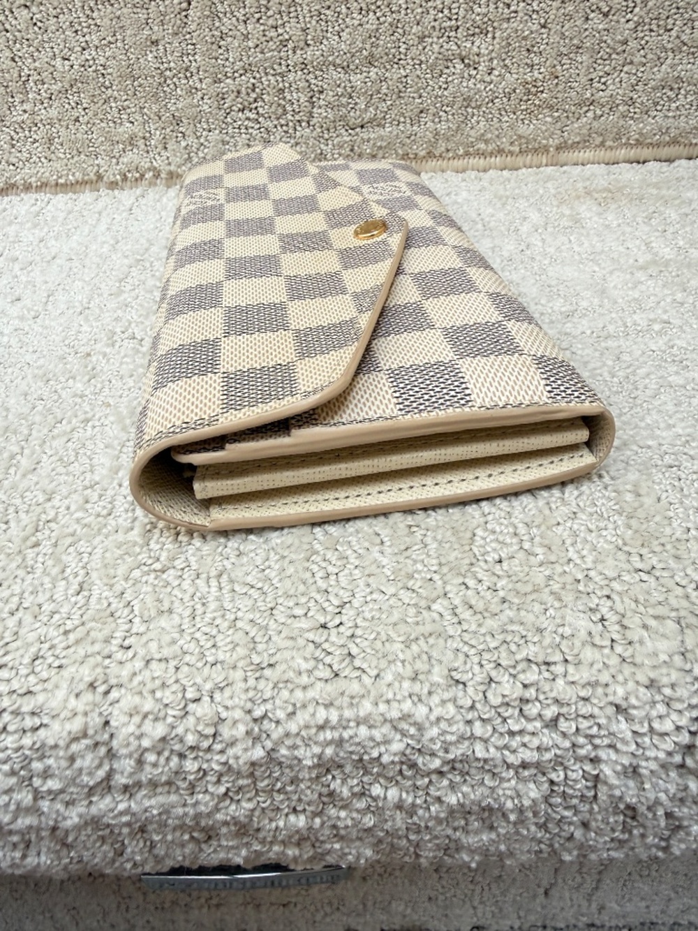 Louis Vuitton Sarah Wallet in Damier Azur - Picture 3 of 9